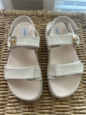 Steve Madden Women’s Mona Cream Leather Gold-Buckle Sandals Size 7.5